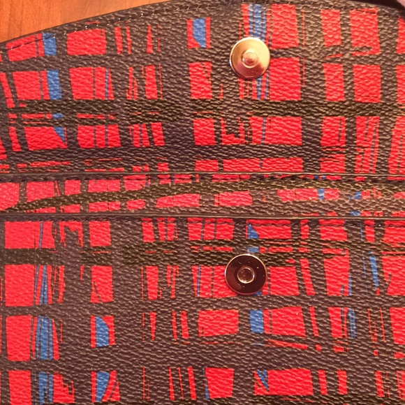 New with tags - Vera Bradley wristlet - Picture 5 of 5